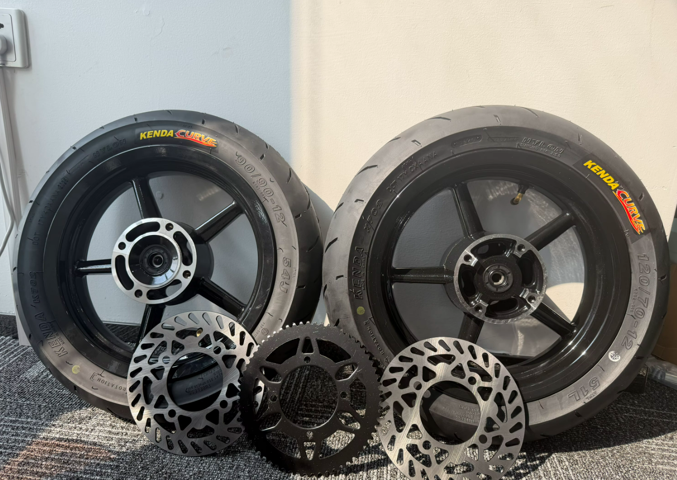 12Inch Kenda curve Super Moto's